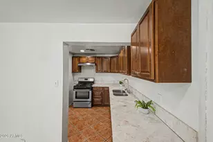 2031 N 37th Dr, Phoenix, AZ 85009 - Photo 12
