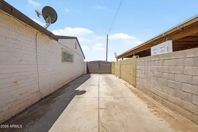 2031 N 37th Drive, Phoenix, AZ 85009 - Photo 34