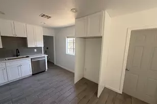 8033 N 29th Dr, Phoenix, AZ 85051 - Photo 4