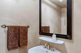 3302 E Campbell Ave, Phoenix, AZ 85018 - Photo 18
