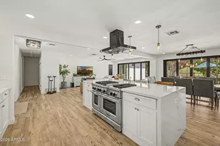 302 E Harmont Dr, Phoenix, AZ 85020 - Photo 12