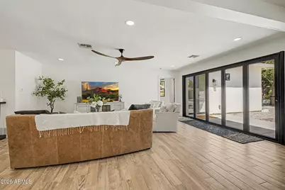 302 E Harmont Drive, Phoenix, AZ 85020 - Photo 20