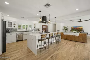 302 E Harmont Dr, Phoenix, AZ 85020 - Photo 10