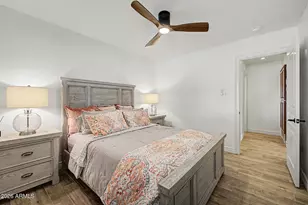 302 E Harmont Dr, Phoenix, AZ 85020 - Photo 34