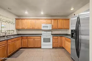 7812 W Clarendon Ave, Phoenix, AZ 85033 - Photo 12