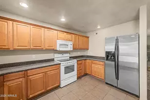 7812 W Clarendon Ave, Phoenix, AZ 85033 - Photo 14