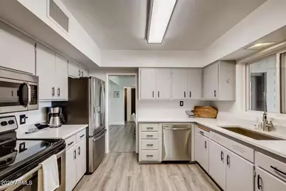 8115 E Edgemont Avenue, Scottsdale, AZ 85257 - Photo 10