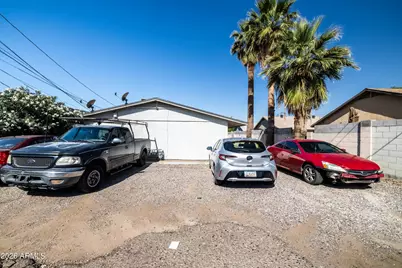 6739 N 61st Avenue, Glendale, AZ 85301 - Photo 18