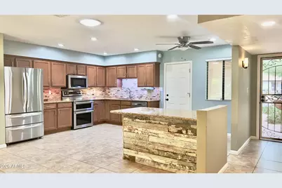 801 W Michelle Drive, Phoenix, AZ 85023 - Photo 8