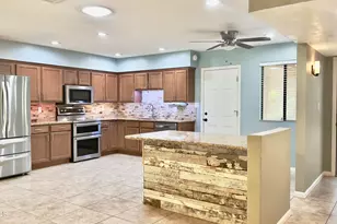 801 W Michelle Dr, Phoenix, AZ 85023 - Photo 8