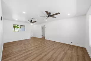 2558 N 40th St, Phoenix, AZ 85008 - Photo 2