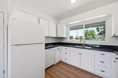 2558 N 40th Street, Phoenix, AZ 85008 - Photo 8