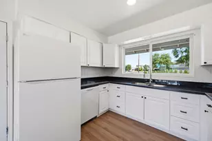 2558 N 40th St, Phoenix, AZ 85008 - Photo 8