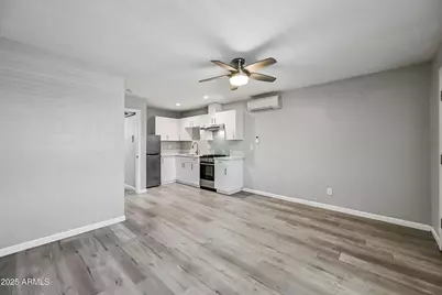 3025 N 32nd Street #Apt 18, Phoenix, AZ 85018 - Photo 4