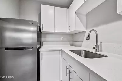 3025 N 32nd Street #Apt 18, Phoenix, AZ 85018 - Photo 8