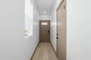 2809 E Trumbull Rd, Phoenix, AZ 85040 - Photo 2
