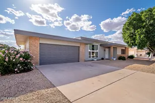 14820 N Lakeforest Dr, Sun City, AZ 85351 - Photo 2