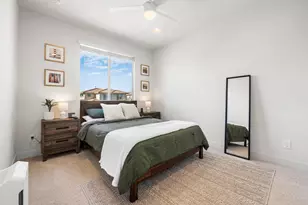 21927 N 31st Pl, Phoenix, AZ 85050 - Photo 14