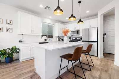 21927 N 31st Place, Phoenix, AZ 85050 - Photo 2