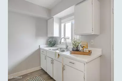 2627 N 45th Avenue #3P, Phoenix, AZ 85035 - Photo 4