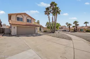 4221 E Amberwood Dr, Phoenix, AZ 85048 - Photo 2