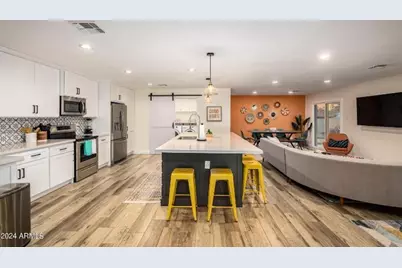 8762 E Monterey Way, Scottsdale, AZ 85251 - Photo 16
