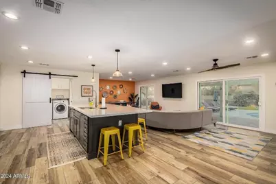 8762 E Monterey Way, Scottsdale, AZ 85251 - Photo 10