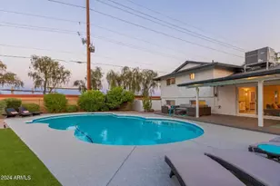 8762 E Monterey Way, Scottsdale, AZ 85251 - Photo 4