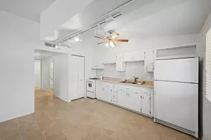 10606 W Oakmont Dr, Sun City, AZ 85351 - Photo 8