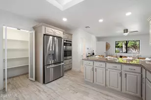 8228 E Oak St, Scottsdale, AZ 85257 - Photo 12