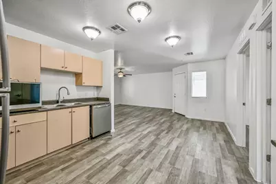 3065 N 67th Avenue #Apt 132, Phoenix, AZ 85033 - Photo 10