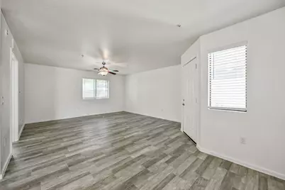 3065 N 67th Avenue #Apt 132, Phoenix, AZ 85033 - Photo 12