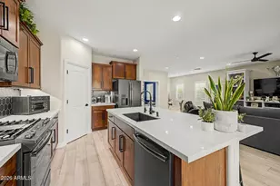 21117 N 37th Run, Phoenix, AZ 85050 - Photo 10