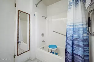 10840 W Caron Dr, Sun City, AZ 85351 - Photo 22