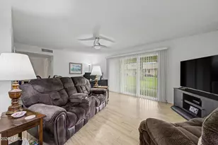 10840 W Caron Dr, Sun City, AZ 85351 - Photo 16