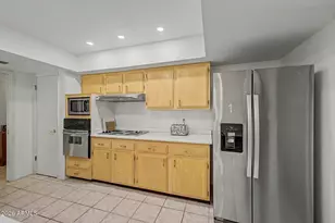 10840 W Caron Dr, Sun City, AZ 85351 - Photo 8