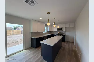 2002 N 54th Lane, Phoenix, AZ 85035 - Photo 8