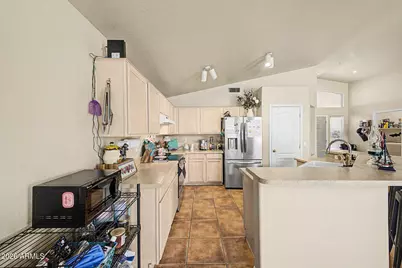 8401 W Laurel Lane, Peoria, AZ 85345 - Photo 10