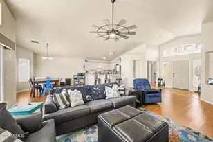 8401 W Laurel Ln, Peoria, AZ 85345 - Photo 4