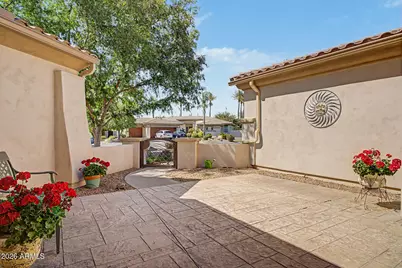 975 E County Down Drive, Chandler, AZ 85249 - Photo 4