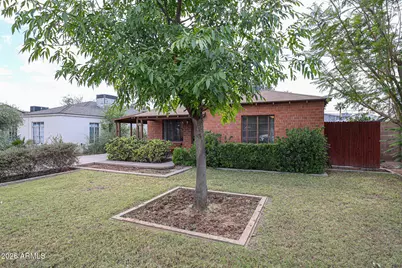 1834 N Laurel Avenue, Phoenix, AZ 85007 - Photo 1