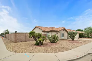 10919 W Lawrence Ln, Peoria, AZ 85345 - Photo 32