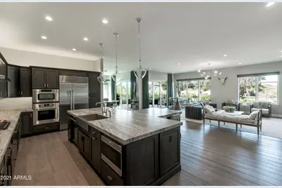 6166 N Scottsdale Road #B2003, Paradise Valley, AZ 85253 - Photo 2