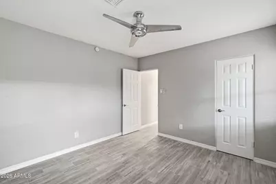 1046 E Clarendon Avenue, Phoenix, AZ 85014 - Photo 14