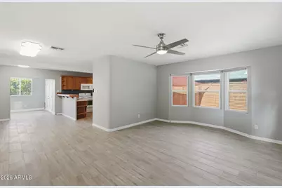 1046 E Clarendon Avenue, Phoenix, AZ 85014 - Photo 2