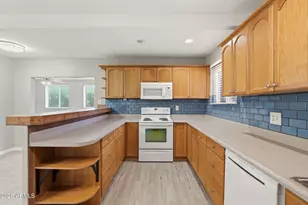 1046 E Clarendon Ave, Phoenix, AZ 85014 - Photo 8