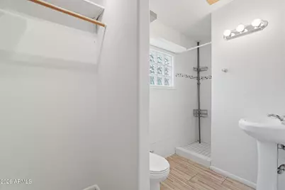 1046 E Clarendon Avenue, Phoenix, AZ 85014 - Photo 24