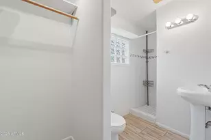 1046 E Clarendon Ave, Phoenix, AZ 85014 - Photo 24