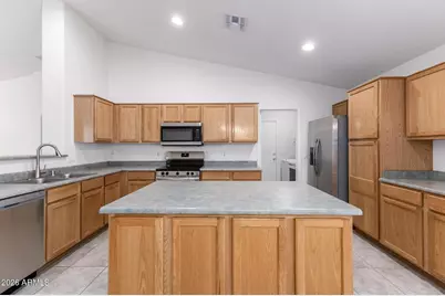15847 W Saguaro Lane, Surprise, AZ 85374 - Photo 6