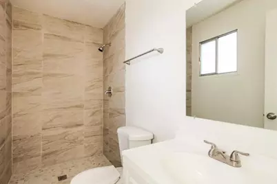 4512 N 81st Drive, Phoenix, AZ 85033 - Photo 6